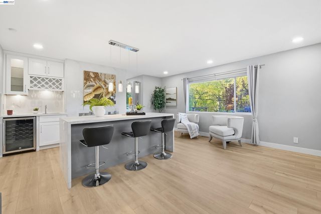 275 Orchard Rd, Orinda, CA 94563