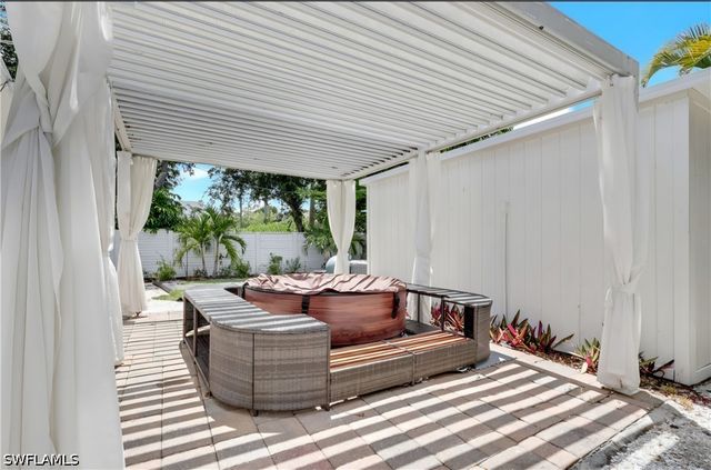 862 95th AVE N, Naples, FL 34108