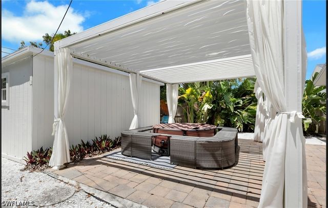 862 95th AVE N, Naples, FL 34108