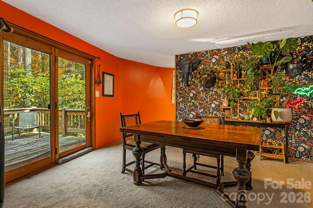 425 Bob Barnwell Road, Asheville, NC 28803