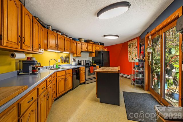 425 Bob Barnwell Road, Asheville, NC 28803