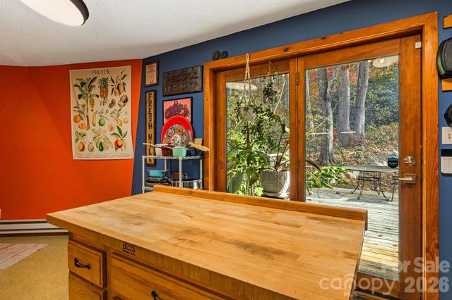 425 Bob Barnwell Road, Asheville, NC 28803