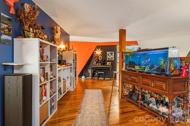 425 Bob Barnwell Road, Asheville, NC 28803
