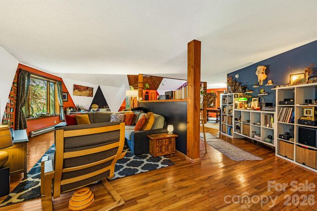 425 Bob Barnwell Road, Asheville, NC 28803