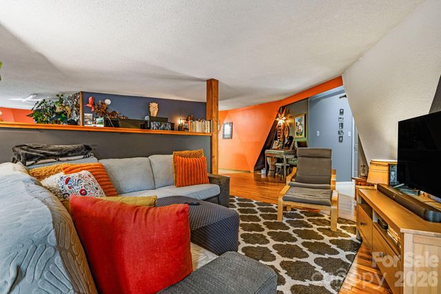 425 Bob Barnwell Road, Asheville, NC 28803