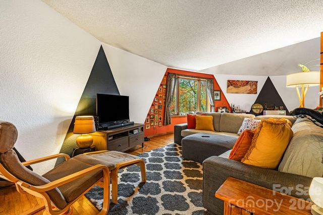 425 Bob Barnwell Road, Asheville, NC 28803