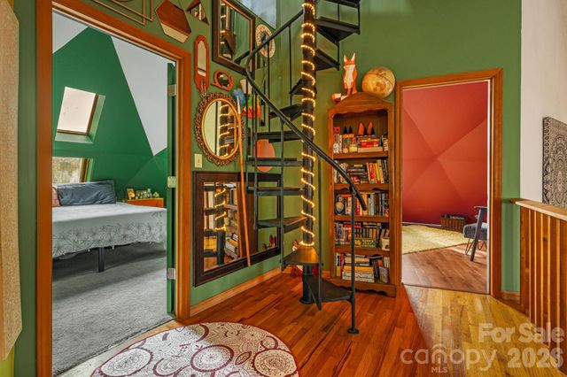 425 Bob Barnwell Road, Asheville, NC 28803