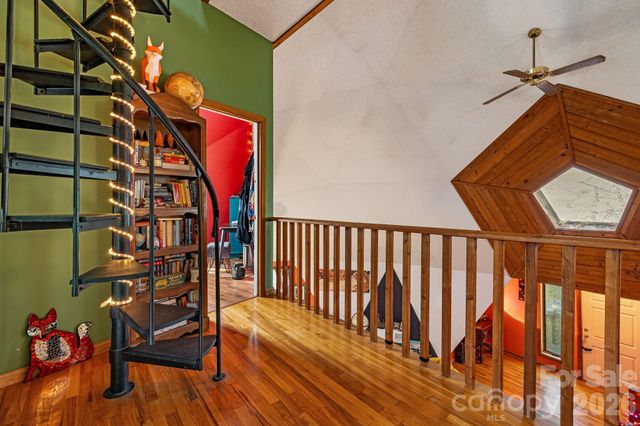 425 Bob Barnwell Road, Asheville, NC 28803