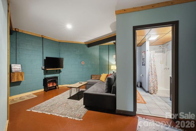 425 Bob Barnwell Road, Asheville, NC 28803