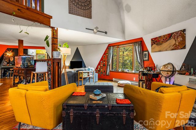 425 Bob Barnwell Road, Asheville, NC 28803