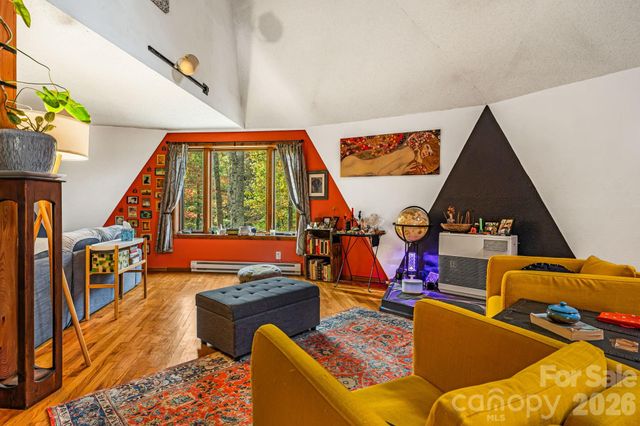 425 Bob Barnwell Road, Asheville, NC 28803