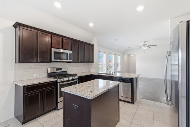 1235 Acmite Avenue, Cross Roads, TX 76227