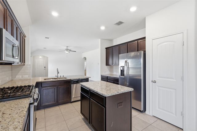 1235 Acmite Avenue, Cross Roads, TX 76227