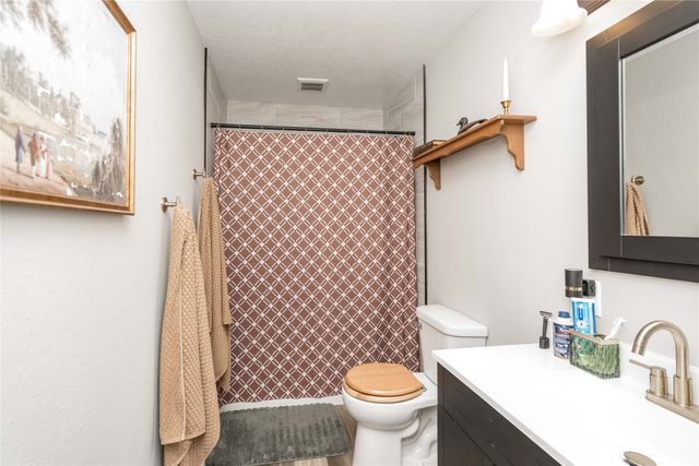 1026 Mckinley Avenue, Des Moines, IA 50315