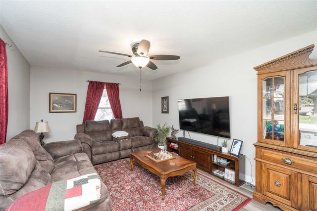 1026 Mckinley Avenue, Des Moines, IA 50315