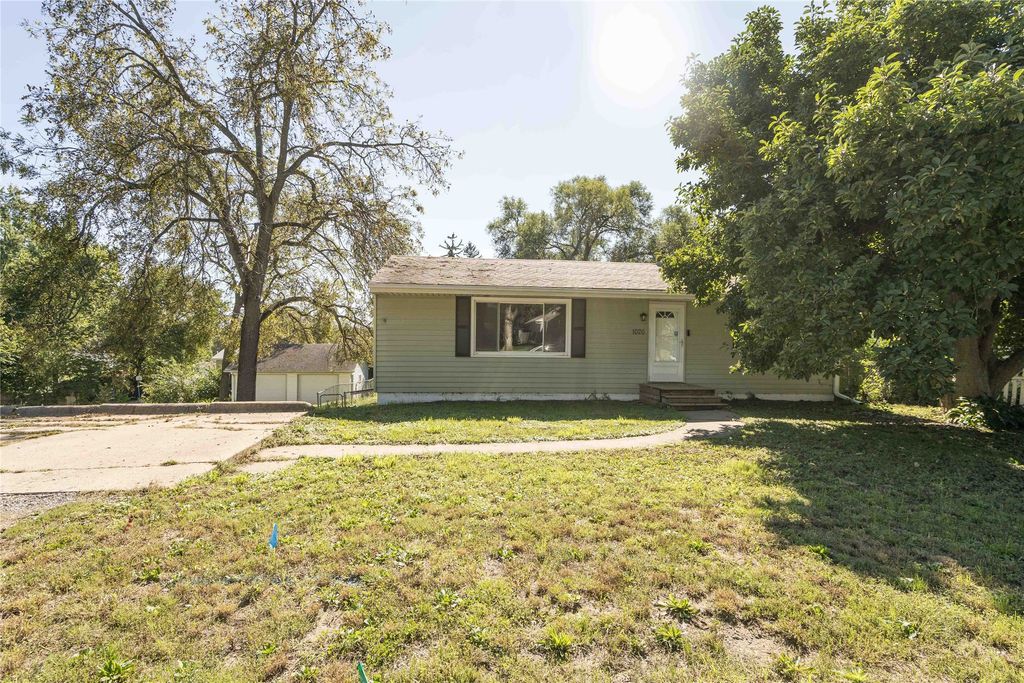 1026 Mckinley Avenue, Des Moines, IA 50315