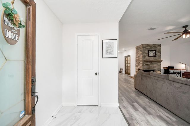 4005 Spring Meadow Drive, Pearland, TX 77584