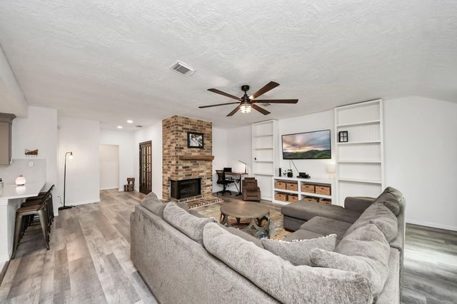 4005 Spring Meadow Drive, Pearland, TX 77584