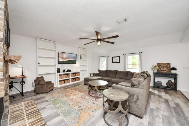 4005 Spring Meadow Drive, Pearland, TX 77584