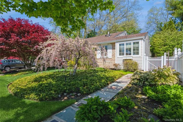 26 Wren Court, Northport, NY 11768