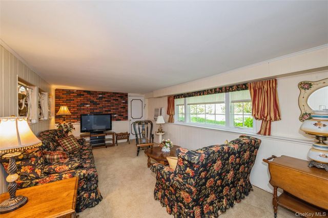 26 Wren Court, Northport, NY 11768