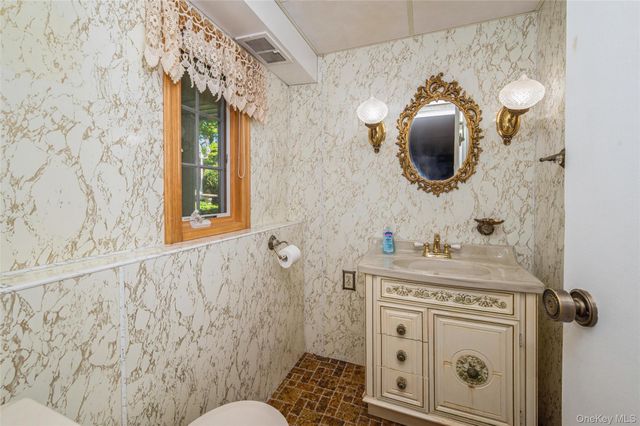 26 Wren Court, Northport, NY 11768