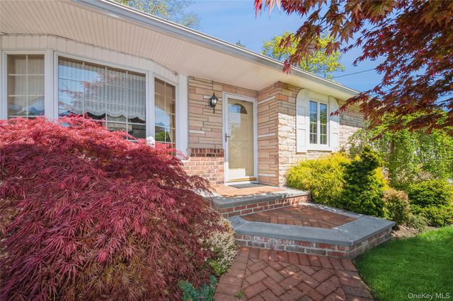 26 Wren Court, Northport, NY 11768