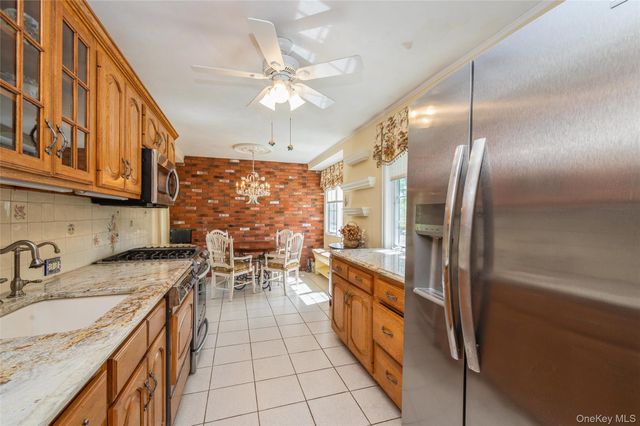 26 Wren Court, Northport, NY 11768