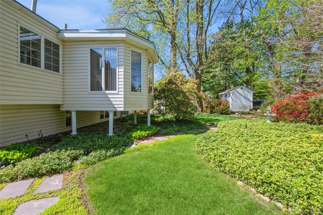 26 Wren Court, Northport, NY 11768