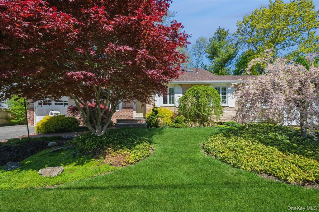 26 Wren Court, Northport, NY 11768