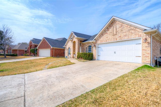 1107 Deer Valley Lane, Arlington, TX 76001