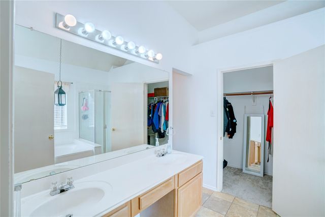 1107 Deer Valley Lane, Arlington, TX 76001