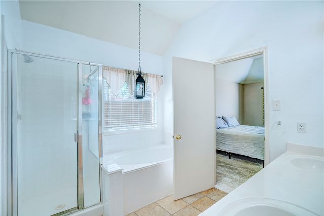 1107 Deer Valley Lane, Arlington, TX 76001