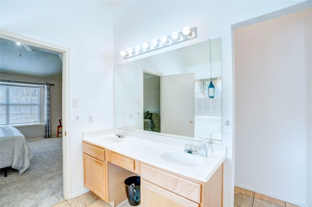 1107 Deer Valley Lane, Arlington, TX 76001