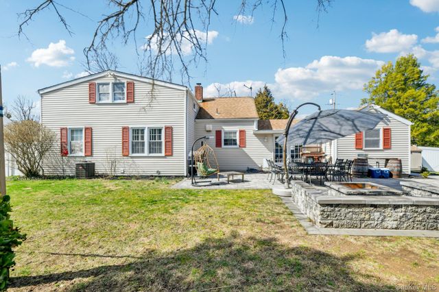 4 Jeffrey Lane, Setauket, NY 11733