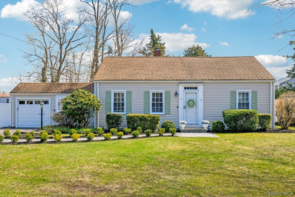 4 Jeffrey Lane, Setauket, NY 11733