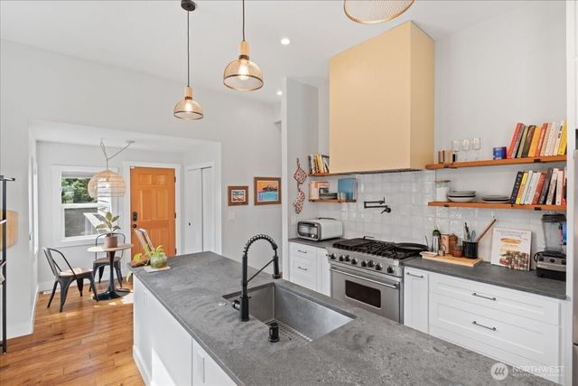2714 N Mccarver Street, Tacoma, WA 98403