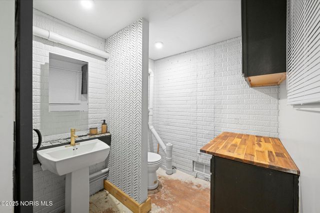 645 Clubhouse Road, Curtice, OH 43412