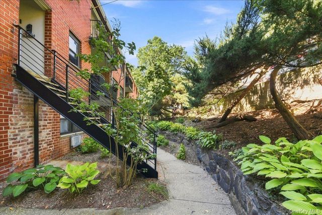 51 Fieldstone Dr 79, Hartsdale, NY 10530