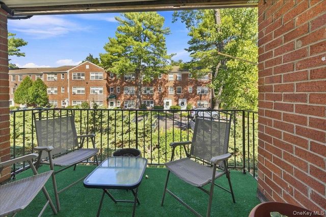 51 Fieldstone Dr 79, Hartsdale, NY 10530