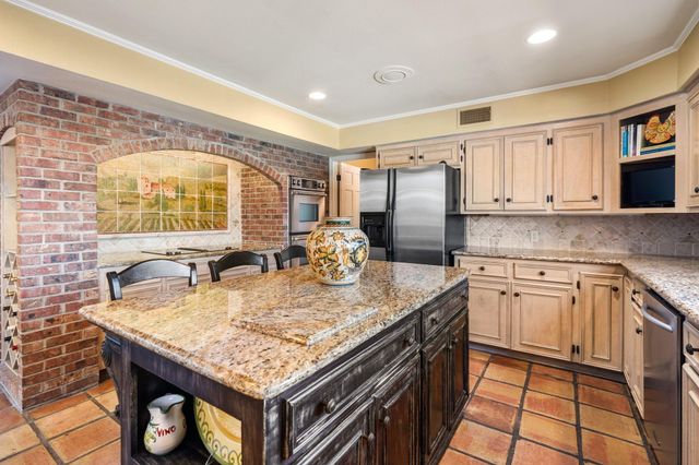 905 Sunny Lane, Wharton, TX 77488