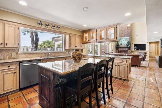 905 Sunny Lane, Wharton, TX 77488