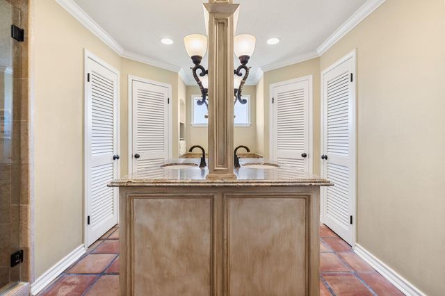 905 Sunny Lane, Wharton, TX 77488