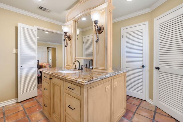 905 Sunny Lane, Wharton, TX 77488