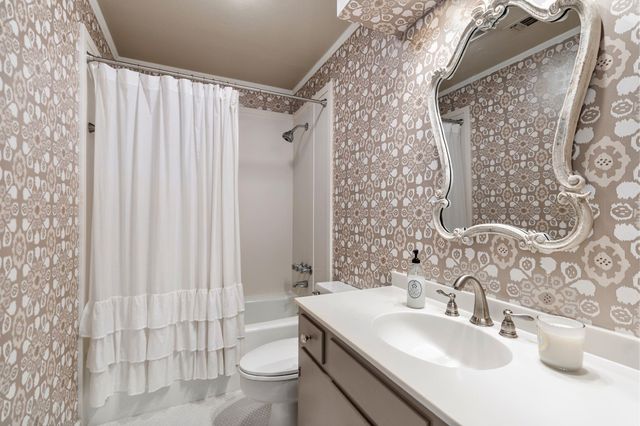 905 Sunny Lane, Wharton, TX 77488