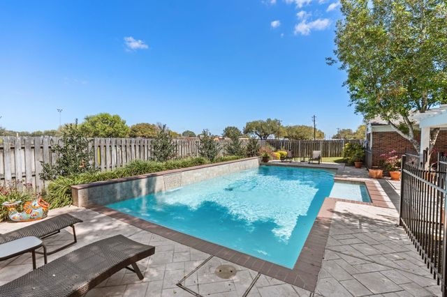 905 Sunny Lane, Wharton, TX 77488