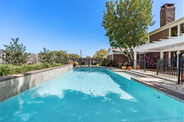 905 Sunny Lane, Wharton, TX 77488