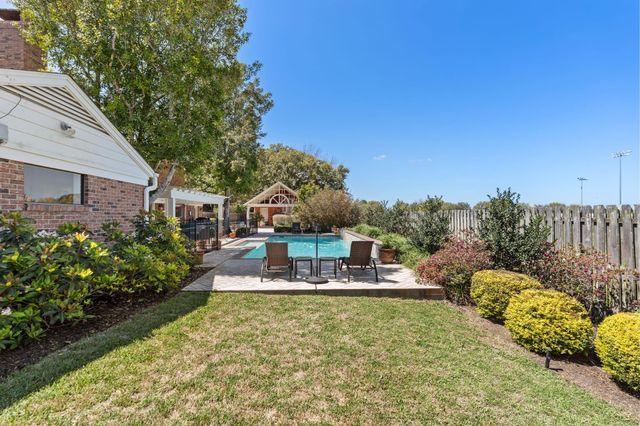 905 Sunny Lane, Wharton, TX 77488