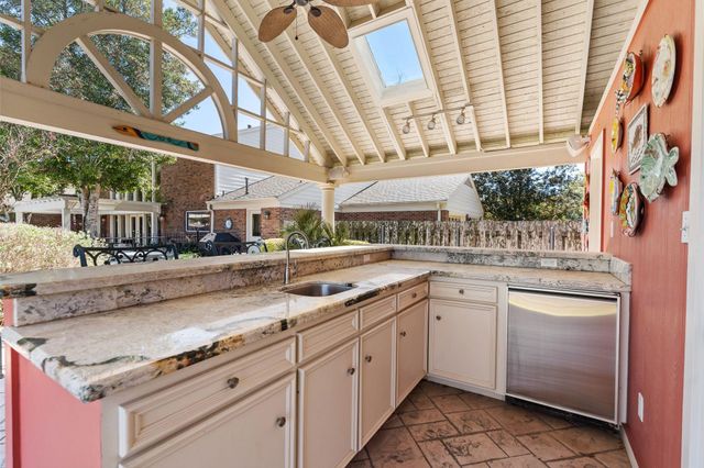 905 Sunny Lane, Wharton, TX 77488