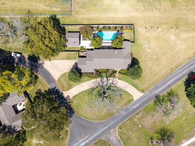905 Sunny Lane, Wharton, TX 77488